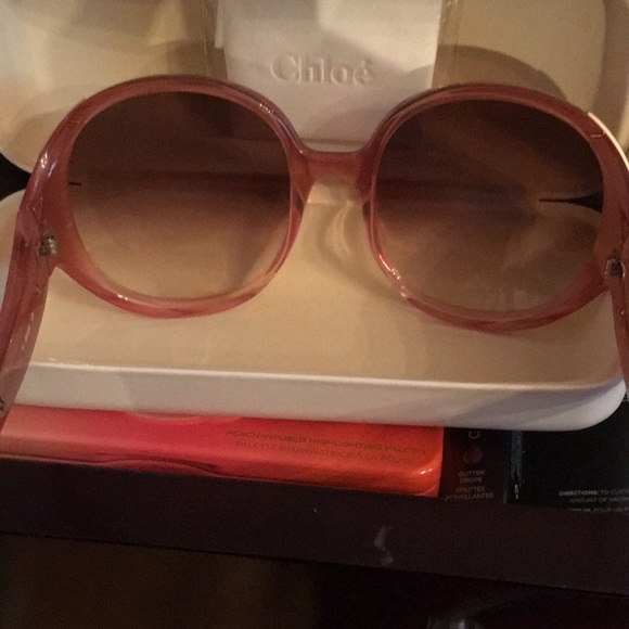 Chloe Large Sunglasses - Picture 4 of 5